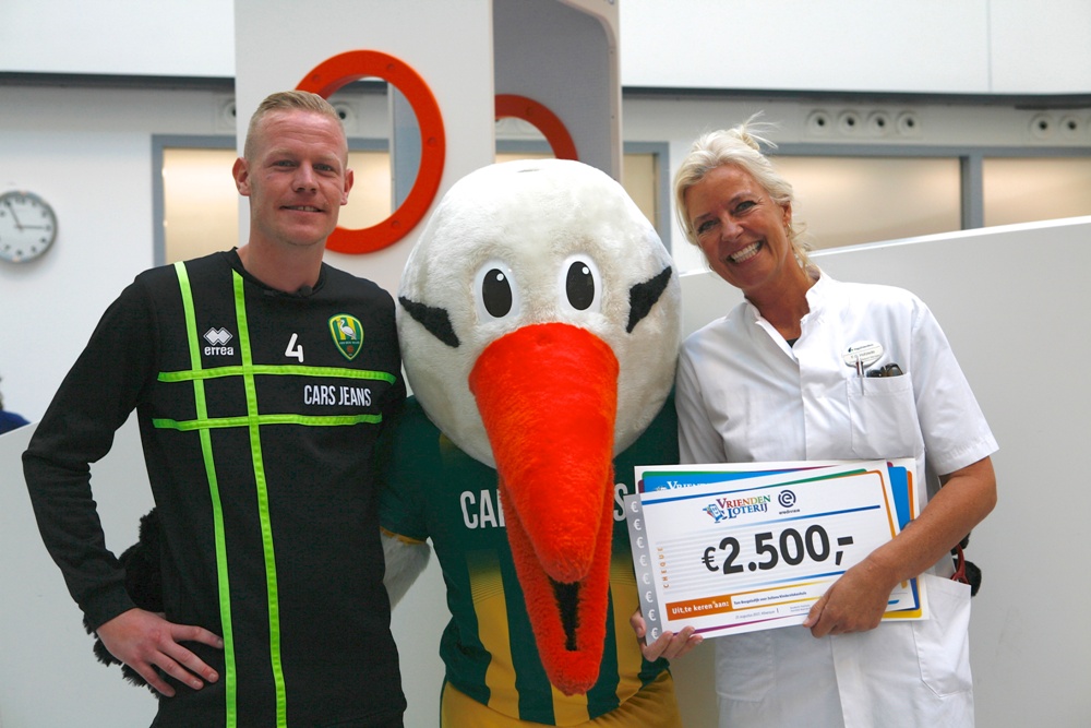 images/gallery/6nov17_MSE2017-chequesTB